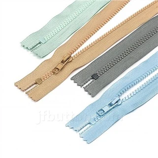 Fermoar din plastic pentru jachetă