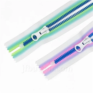 Fermoare din plastic pentru jachete