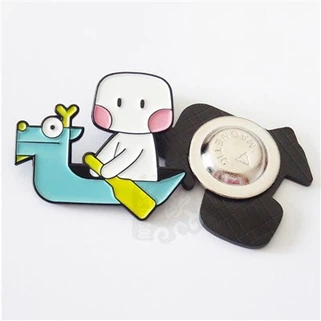 Pin insigna costumului