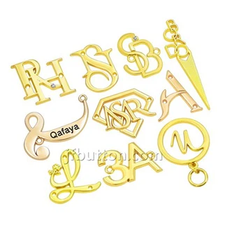 Etichete cu sigle mici din metal