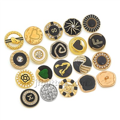 Material personalizat cu buton de coajă pentru îmbrăcăminte